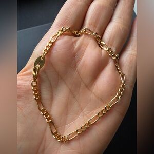 AVON Vintage Gold Tone Figaro Chain Bracelet OS
